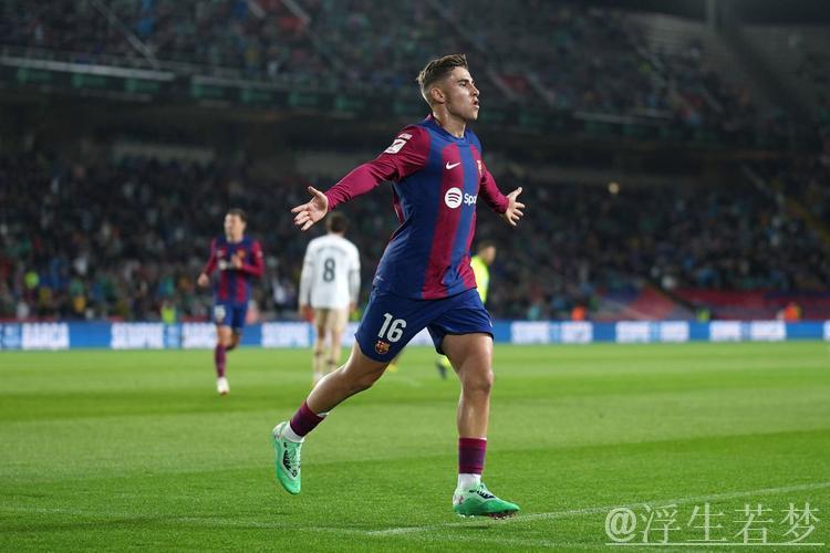 莱万梅开二度 巴萨狂胜赫罗纳 莱万梅开二度 巴萨狂胜赫罗纳