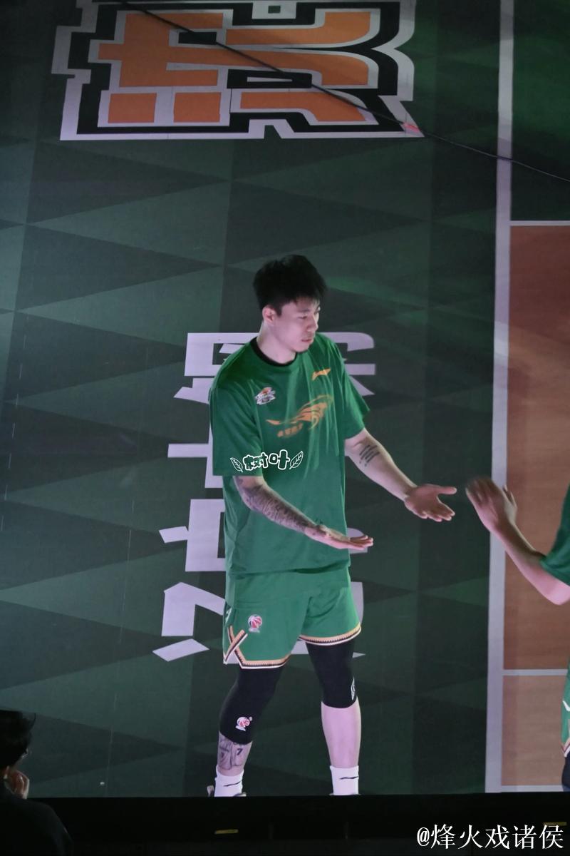 张镇麟16分王哲林14+7 上海大胜送辽宁4连败